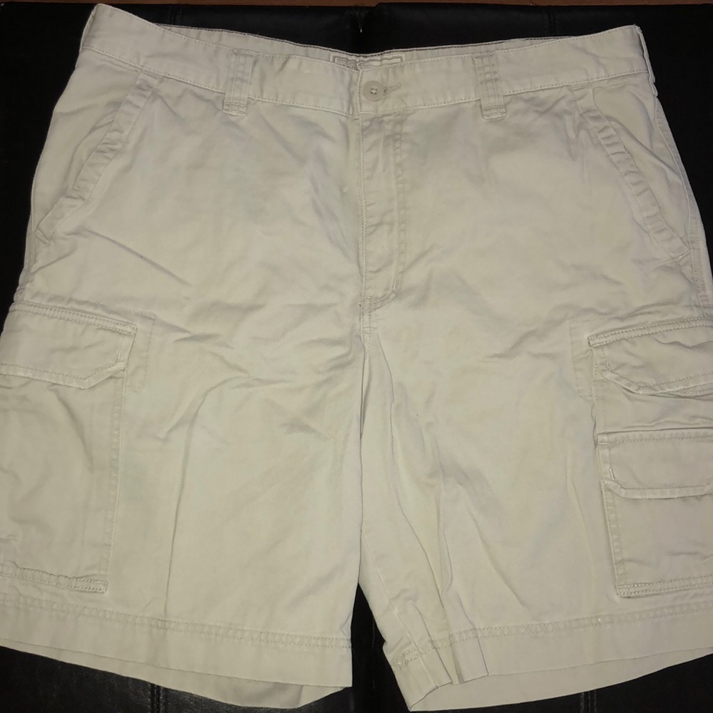 Men’s khaki shorts